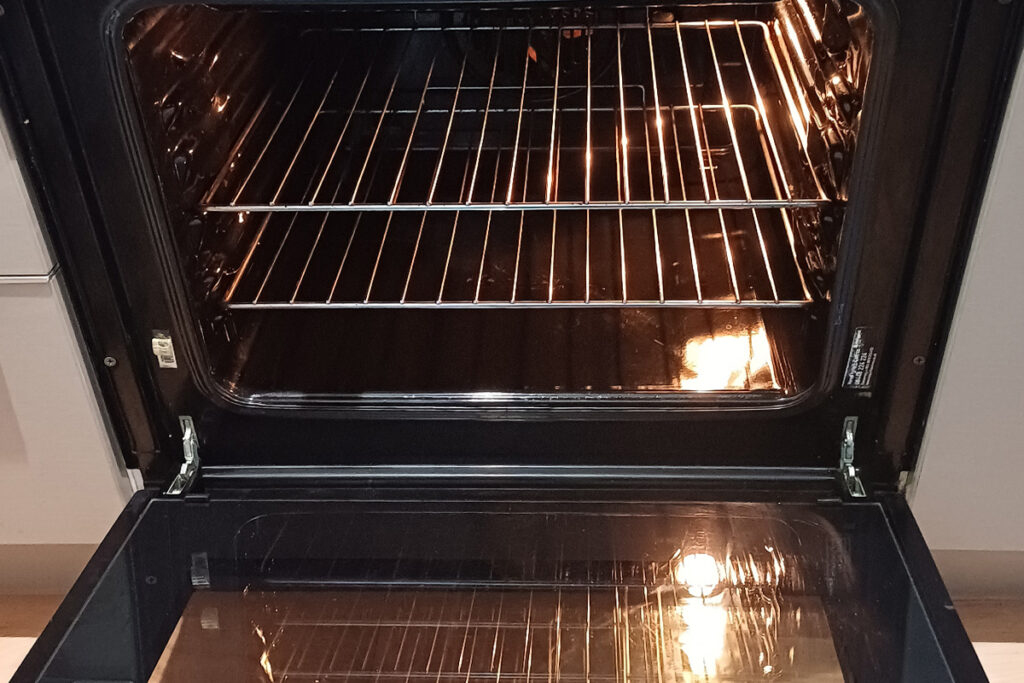 250429_promptandprecise_appliancecleaning_ovencleaning